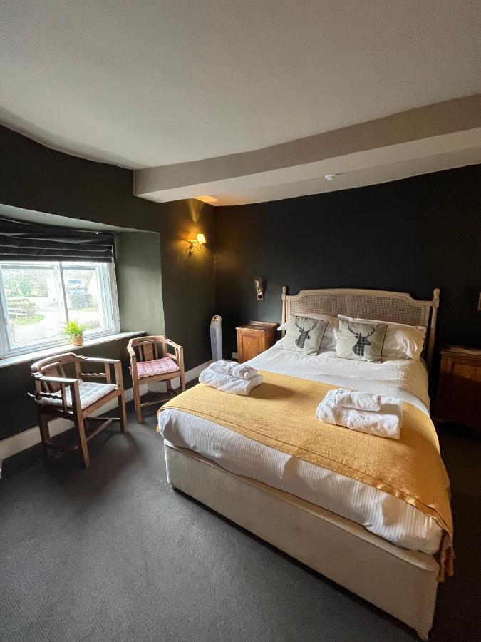 The Kings Arms Hotell Didmarton Exteriör bild