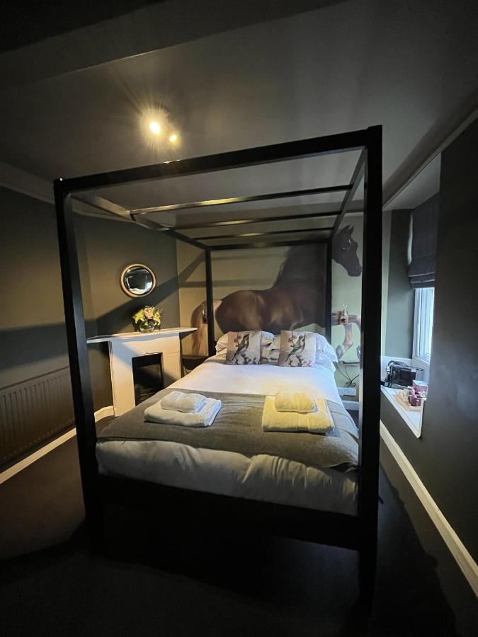 The Kings Arms Hotell Didmarton Exteriör bild