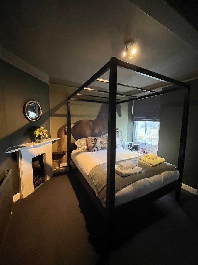 The Kings Arms Hotell Didmarton Exteriör bild