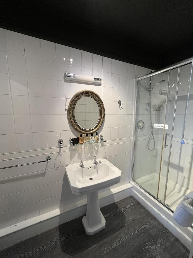 The Kings Arms Hotell Didmarton Exteriör bild