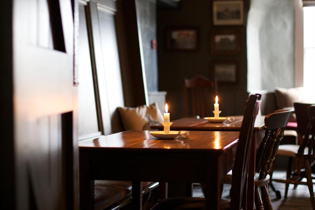 The Kings Arms Hotell Didmarton Exteriör bild