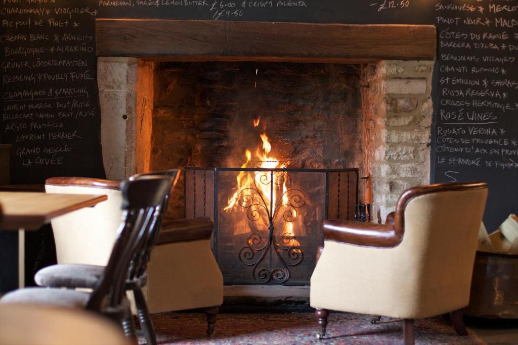 The Kings Arms Hotell Didmarton Exteriör bild