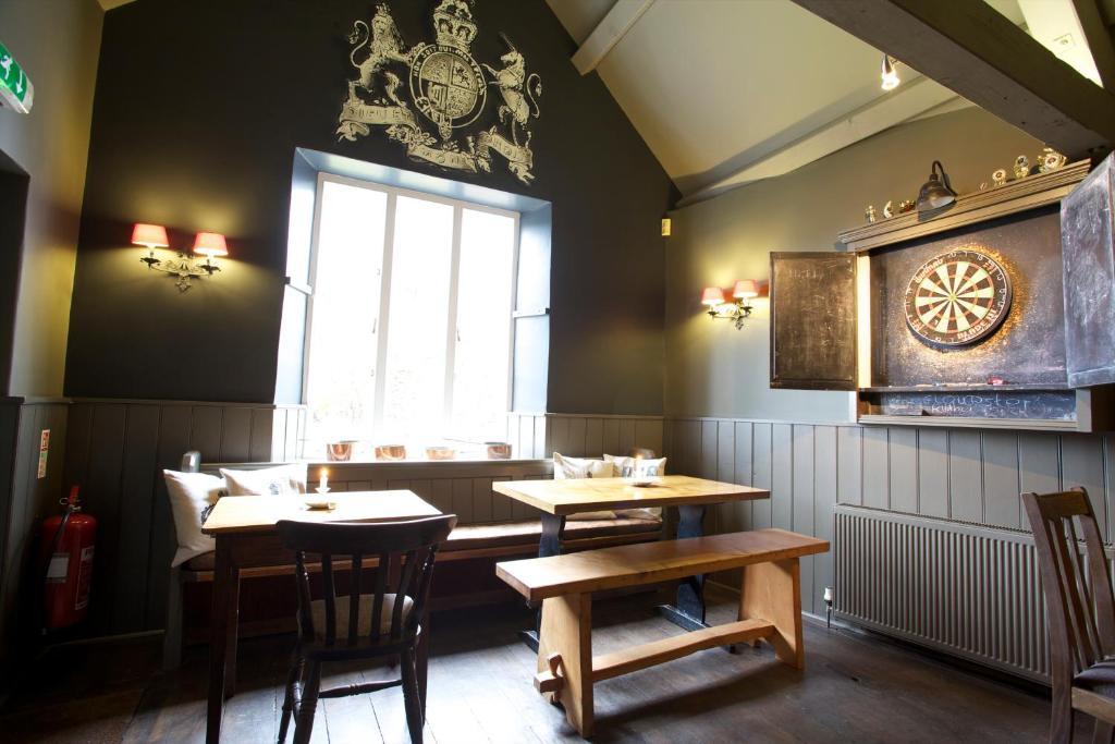 The Kings Arms Hotell Didmarton Exteriör bild