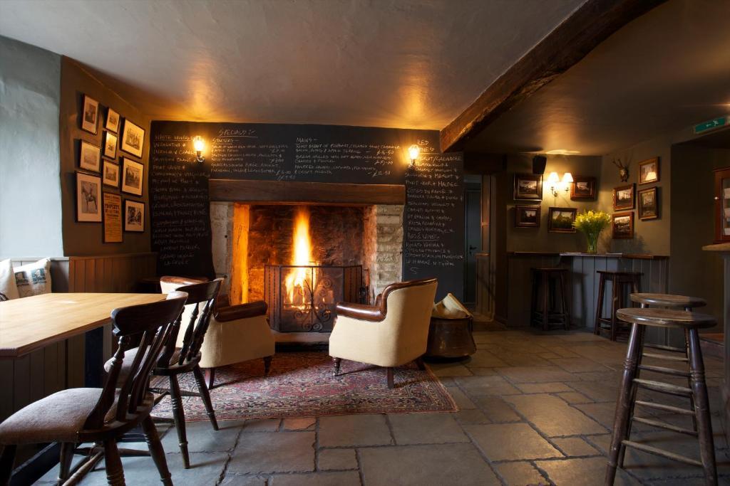 The Kings Arms Hotell Didmarton Exteriör bild