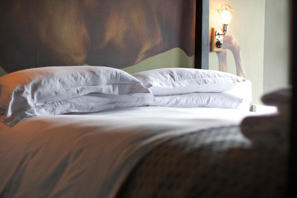 The Kings Arms Hotell Didmarton Exteriör bild